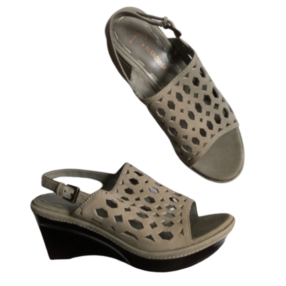 b. makowsky Shoes - B. Makowsky BFSolly Lasercut Taupe Wedges New